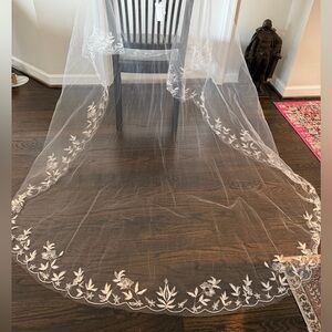 Enaura floral appliqué fingertip veil with blusher